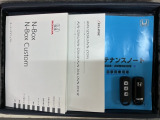 スマートキーは鍵をバッグに入れたままでもドアロックの開閉やエンジンのON・OFFができます。夜間や雨の日も鍵を探さなくて良いので便利です。