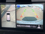 インテリジェント アラウンドビューモニター(移動物 検知機能付)空から見下ろしているかのような映像をディスプレイに映し出し、スムースな駐車をサポートします。