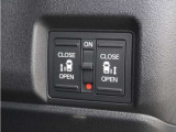 【両側電動スライドドア】ボタンを押すだけで両側のスライドドアの開閉が可能。もちろんキーからの操作も可能。お子様を抱いている時・両手いっぱいの荷物を持ってる時など非常に役立ちます。