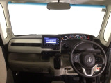 【前方視界】開放的な前方視界!運転がしやすく疲れにくいです♪窓が大きく、見通しがとっても良いおクルマですよ♪