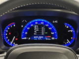 【メーターまわり】ドライバーから見やすい位置にあって安全運転に寄与します。マルチインフォメーションディスプレイでは、クルマに関する情報の確認はもちろん、各種安全機能・装備のON/OFFも設定可能。