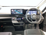 運転席周りのレイアウトをご覧ください。ナビゲーションが綺麗に装着されすっきり収まってますね!