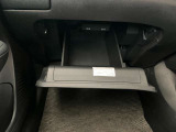 車検証入れになどにも使える便利な収納BOXあります。