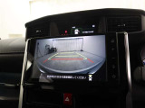 バックカメラが付いているので後方確認が非常にしやすいです。今や運転初心者も熟練者も必須装備!ついていて損はないですね♪
