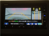 バックカメラ搭載です!車庫入れが苦手な人はもちろん、車両感覚に自信がある人にもお勧めです!見えない箇所が見えるようになるので、低い障害物や隠れてしまっている子供の存在等にも気付く事が出来ます。