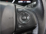 ◆アダプティブクルーズコントロール◆予め設定した車速内でクルマが自動的に加減速。前走車との適切な車間距離を維持しながら追従走行します。【LKAS】車線維持支援システムでステアリング操作を支援。