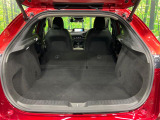 【パワーバックドア】スマートキーや運転席のボタンを押すだけでリアゲートが自動で開閉します!荷物を持っている時や、高い位置にあるバックドアを閉める際に便利な機能です♪