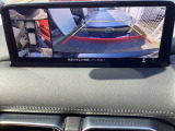 狭い場所での駐車やすれ違いなどでより的確な運転操作に役立つ360&deg;ビューモニターが装備されています。
