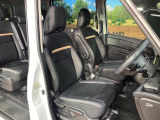 運転席まわりには十分なスペースがあり、大柄な方でもゆったり運転していただける環境です。