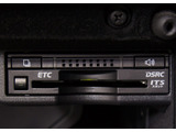 ★ETC(DSRC)が装備されています!!社外品とは違い収まりの良いデザインが人気!高速道路を利用する際は必需品ですよね!!ストレス無く料金所を通過出来ます!!