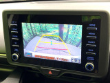 【バックカメラ】駐車時に後方がリアルタイム映像で確認できます。大型商業施設や立体駐車場での駐車時や、夜間のバック時に大活躍!運転スキルに関わらず、今や必須となった装備のひとつです!