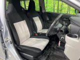 運転席まわりには十分なスペースがあり、大柄な方でもゆったり運転していただける環境です。