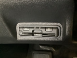 ハンドルの左下にETCがついています。高速道路の料金所の通過も楽々です!。 カードの取り出しもしやすい場所についています。