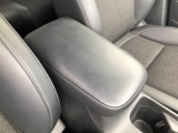 【アームレスト】運転時の疲労軽減にもなるアームレストがついています!