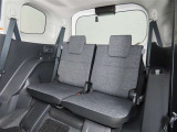 便利な5:5分割可倒式シートです。収納と乗車人数のバランスに優れています♪荷物の大きさに応じたラゲージスペースをフレキシブルに作り出せるので、シーンに応じた使い方ができます♪