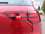 LEDテールランプはダイナミックターンインジケーター(流れるウインカー)