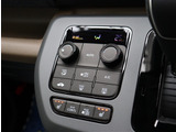『1台』のお車に対して、3名体制で日々議論を重ね仕入れを行っております。