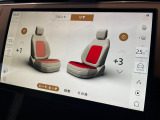 リヤシートにもシートヒーター搭載!背もたれは電動リクライニングで調整可能!またリヤシートから操作可能な後席用エアコンも装備しており、快適にご乗車できます。