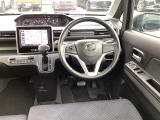 前方視界が良好な運転席です。