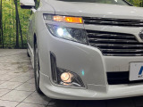 【LEDヘッドライト】悪天候や夜間走行時も良好な視界を確保し安心して運転できる高輝度LEDヘッドライトを装備!点灯速度が早く、消費電力も抑えられています。