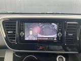 車を真上から見下ろしているかのように周囲の状況を把握して安心して駐車が行えるアラウンドビューモニターが付いています