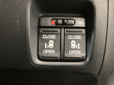 【両側パワースライドドア】両側がパワースライドドアになっており、運転席のスイッチやスマートキーでも開閉が可能です!開口部も広いので乗り降りも楽々♪