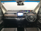 【前方視界】開放的な前方視界!運転がしやすく疲れにくいです♪窓が大きく、見通しがとっても良いおクルマですよ♪