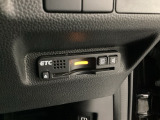 ハンドルの右下にETCがついています。高速道路の料金所の通過も楽々です!。 カードの取り出しもしやすい場所についています。