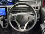 インテリアに合わせたデザインのステアリングは、運転される方のことも考え、運転しやすい形状、大きさです。是非一度、実際に触ってお確かめください。