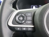<ステアリングスイッチ>ハンドルの左側のスイッチは携帯電話のBluetoothとペアリング設定をしておけばハンズフリー通話ができるスイッチ&オーディオの切り替え・選局・音量調整の操作ができます。