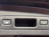 【パワーバックドア】スマートキーや運転席のボタンを押すだけでリアゲートが自動で開閉します!荷物を持っている時や、高い位置にあるバックドアを閉める際に便利な機能です♪