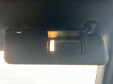 バニティミラー装備。