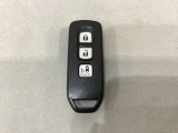 スマートキー付きですからドアロックの開閉およびエンジンスタートが楽々です。電動スライドドアの開け閉めもボタンで操作できます。
