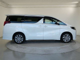 両側パワースライドドア付きだから、狭い駐車スペースなどでの 乗り降りラクラク!小さなお子さまのいるご家庭には嬉しい装備。