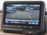 【バックカメラ】駐車が苦手な方でも安心してお乗りいただけます。リバース連動で画面が切り替わるのでとっても便利です。