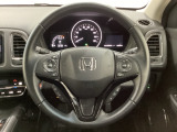 ハンドルにHondaセンシング系のクルーズコントロールやレーンキープアシストなどのスイッチと、オーディオの操作スイッチが装備されています。ハンドルから手を離さず安全に操作できます。