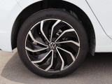 8. 下取り現在お乗りのお車は、メーカーや車種を問わず、下取りさせていただきます。