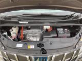 エンジンルームの画像です。店舗にて現車の確認もいただけますので、お電話で在庫のご確認の上是非ご来店くださいませ!!!ワクワクするクルマ選びをご提案します!