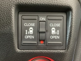 【両側パワースライドドア】両側がパワースライドドアになっており、運転席のスイッチやスマートキーでも開閉が可能です!開口部も広いので乗り降りも楽々♪