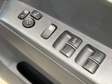 【電動格納ミラー】サイドミラーは電動格納式となっており、狭い駐車場でもキズがつくリスクを抑えられます。
