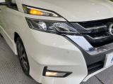 【LEDヘッドライト】悪天候や夜間走行時も良好な視界を確保し安心して運転できる高輝度LEDヘッドライトを装備!点灯速度が早く、消費電力も抑えられています。