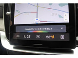 ルート案内やエンターテイメント機能を利用する際も、ステアリングから手を離す必要はありません。