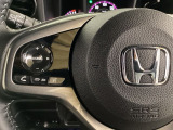 ステアリングスイッチがついていますので、オーディオのチャンネル変更、ボリューム、ジャンル変更が操作可能です。ハンドルから手を離さず安全に操作できます。