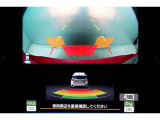 車体後方のソナーセンサーで障害物を検知し、後方の障害物を表示と警告音で教えてくれます。