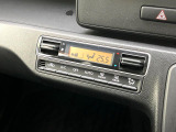 【オートエアコン】一度お好みの温度に設定すれば、車内の温度を検知し風量や温度を自動で調整。暑い&hellip;寒い&hellip;と何度もスイッチ操作をする必要はありません。快適な車内空間には必須の機能ですね♪