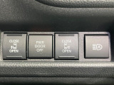 【両側パワースライドドア】スマートキーや運転席のスイッチで後席両側スライドドアの開閉が可能♪電動だから力を入れてドアを開ける必要が無く、小さなお子様でも簡単に開け閉めでき快適です♪