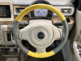 インテリアに合わせたデザインのステアリングは、運転される方のことも考え、運転しやすい形状、大きさです。是非一度、実際に触ってお確かめください。