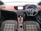 シンプルなデザインと一目でわかるスイッチの配置はPeoples Car=みんなの車という考えの現れです。各スイッチにはバックライトもついており、夜間でも安全に操作して頂けます。