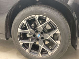 【BMWアロイホイル】軽量かつ強度に拘ったアロイホイル。走行性能ポテンシャルを引き出す設計。車の足元を引き締めてくれる大きなポイントはアロイホイルです。