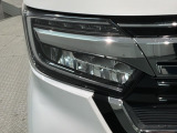 LEDヘッドライトは、点灯の瞬間から最大光量を発揮し、突然暗くなるトンネルなどでの安定感を高めます。